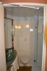 Ibis London Luton - Typisches Ibis Bad