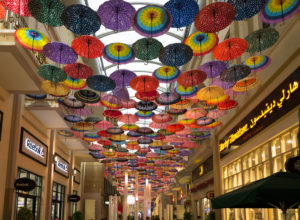 Bei so viel Regen bräuchten wir die Schirme außerhalb der Dubai Mall
