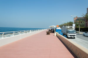 Endlich Sonne an der Strandpromenade Dubais