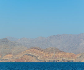 Verschiedene Steinschichten - Fjord