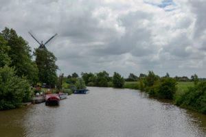 Altes Greetsieler Sieltief mit Windmühle, dass war unser erster Eindruck.
