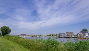 Spazierengehen in Harlesiel - mit Blick auf den SIel