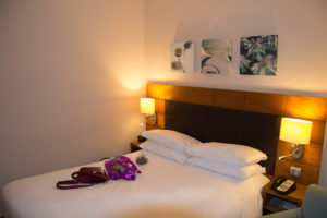 Bett im Hilton Garden Inn Frankfurt Flughafen